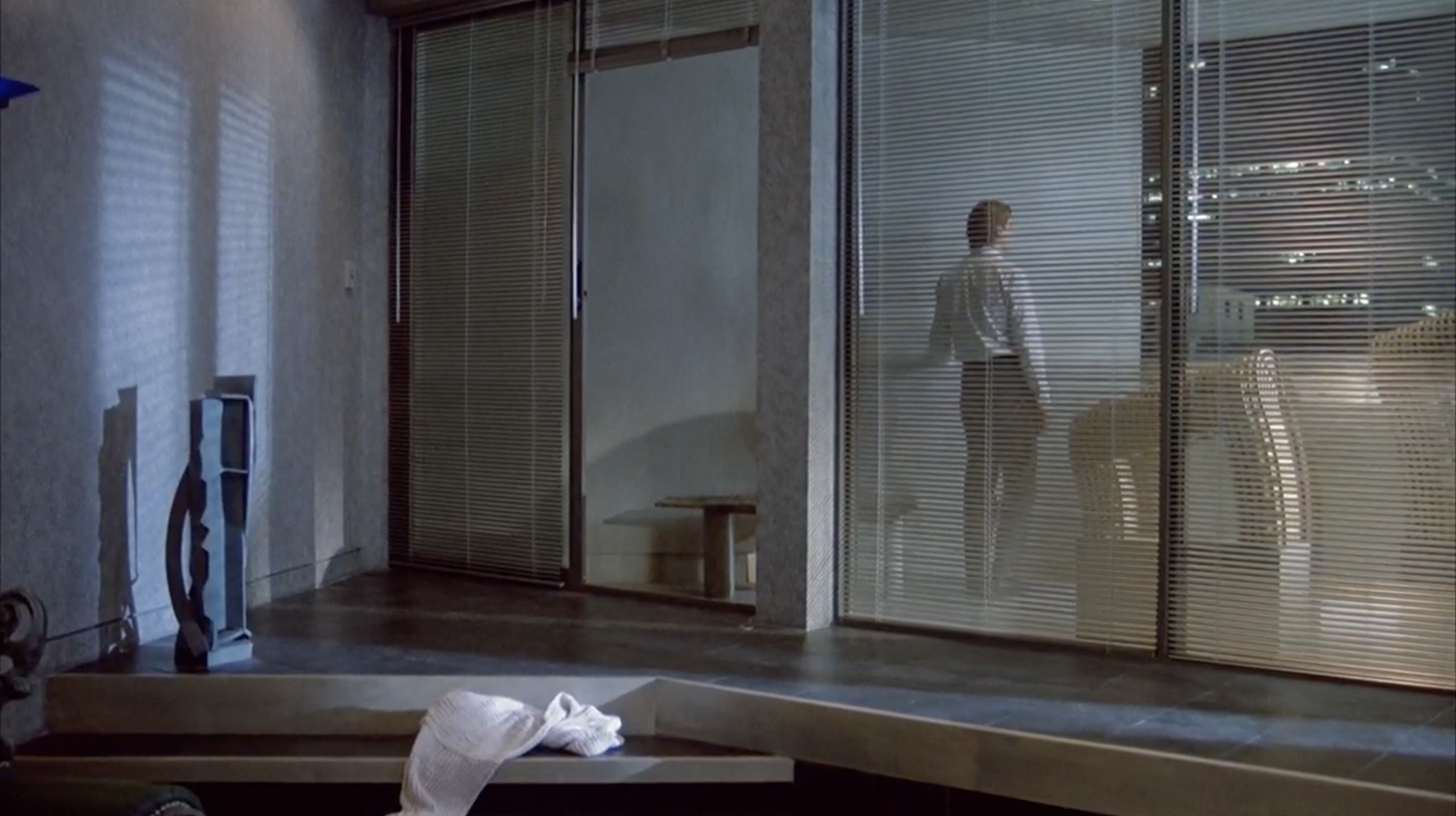 Dead Ringers (1988) – Scene by Green