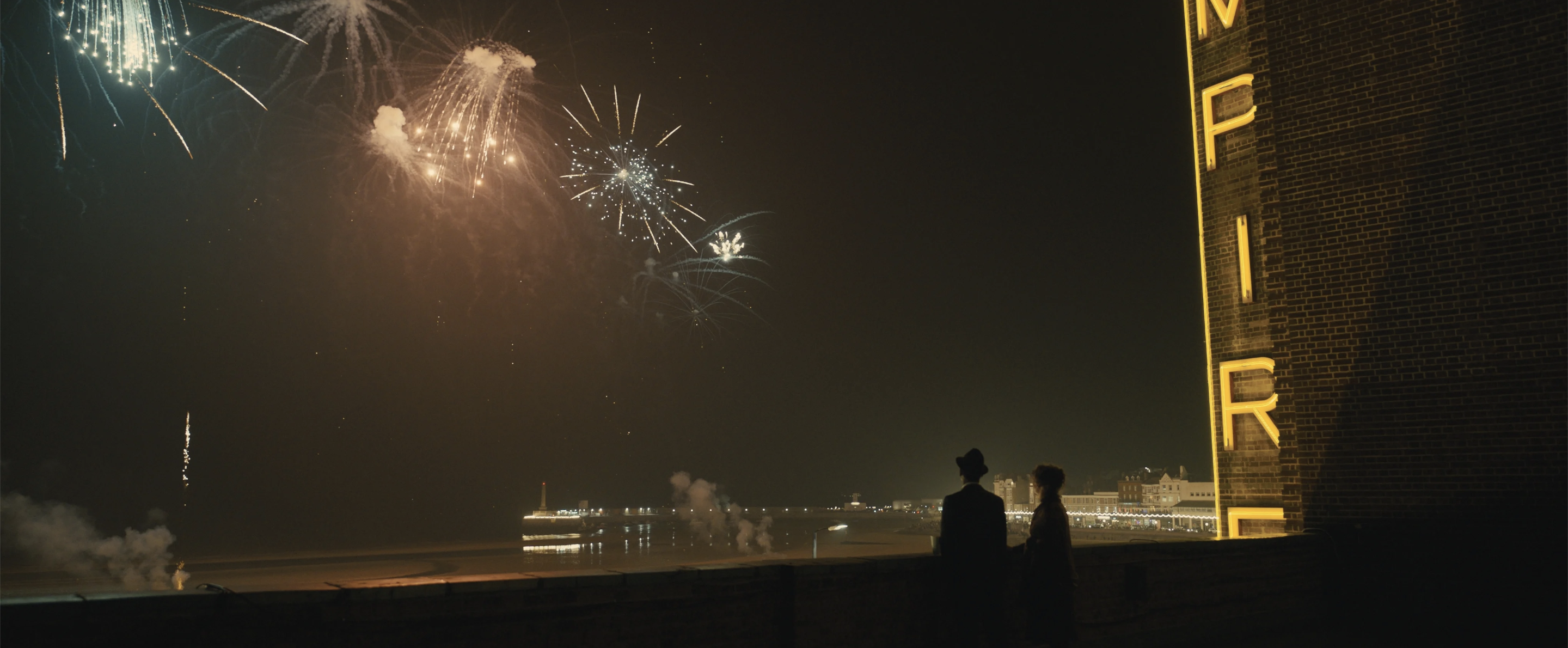 Empire of Light (2022)